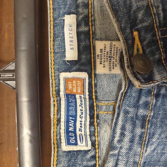 Vintage Old Navy boot cut jeans just below the waist size 16. - Picture 2 of 6